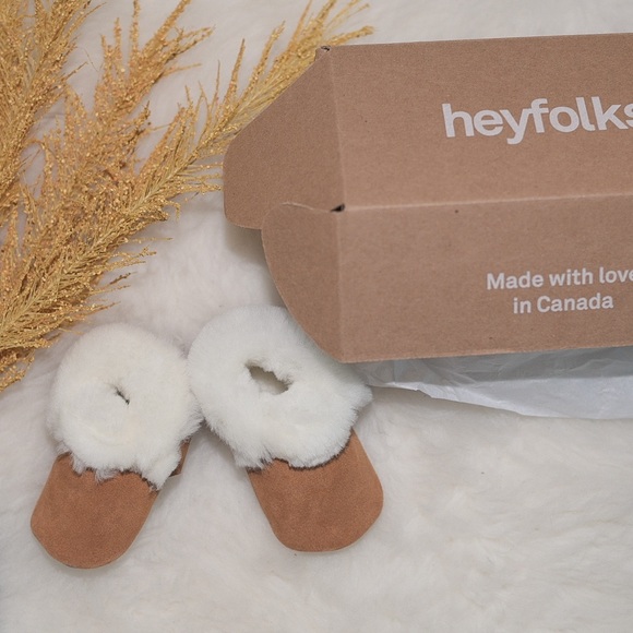 Hey Folks Warm Shoes - Picture 2 of 5